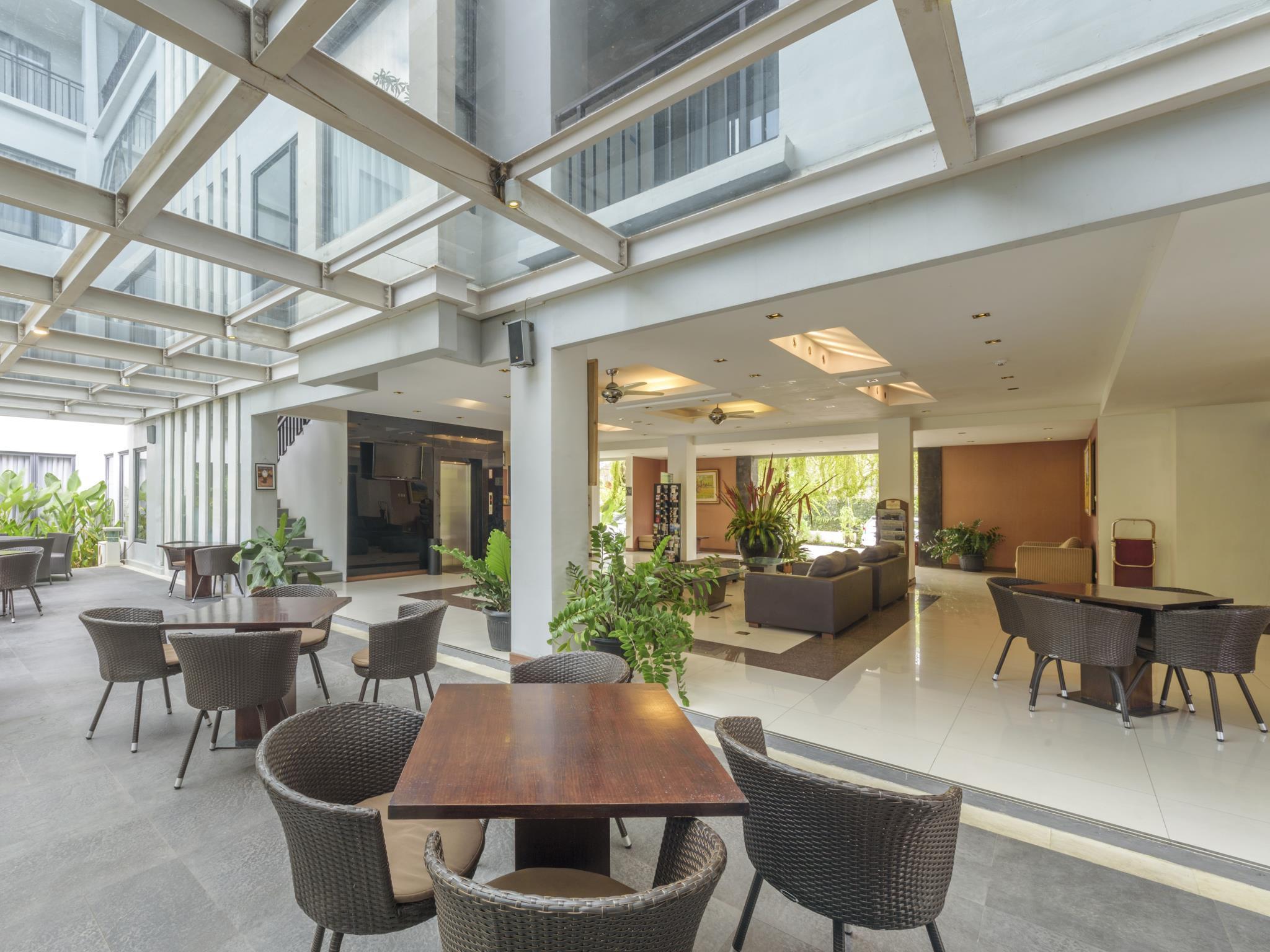 Umalas Hotel & Residence Seminyak Esterno foto